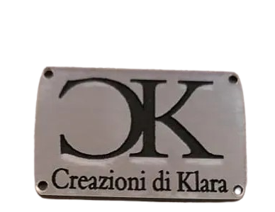 Etchette in plexiglass argento con logo personalizzato